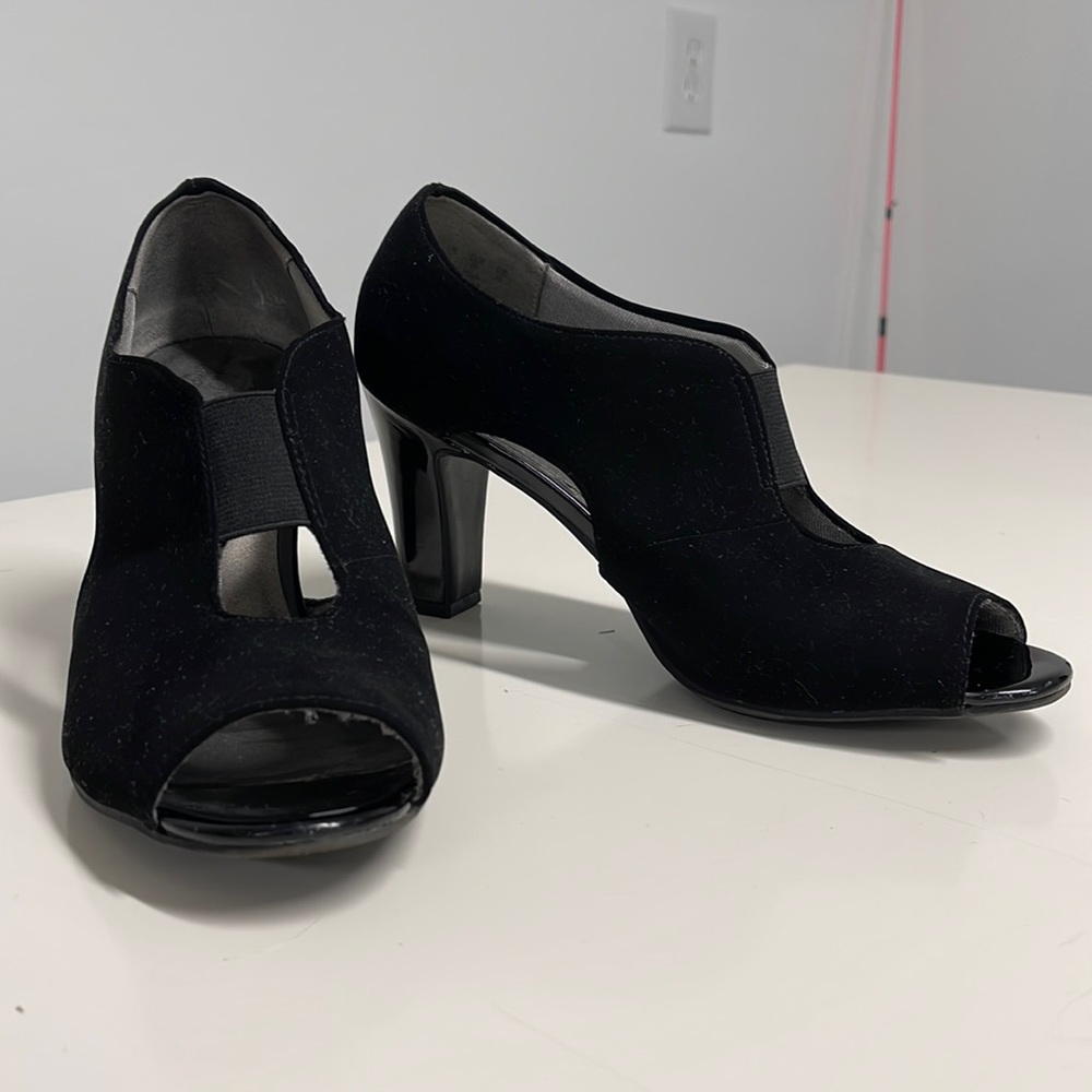 Life Stride Simply Comfort, size 8.5, black suede open toe pump